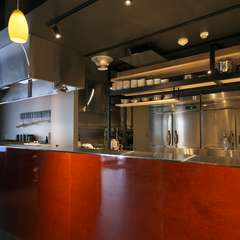 オープンカウンターで繋がる、料理人との特別なひととき