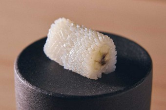 『スミイカと加賀太きゅうり、黒ニンニク』