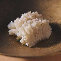 『ハモ、梅肉と軽く燻製にした茄子』