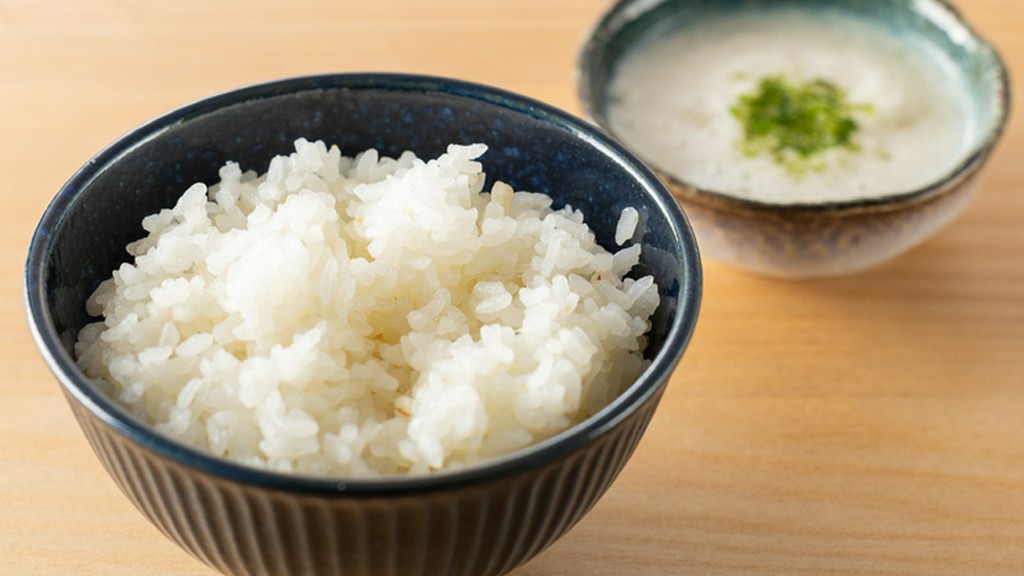 ちょっとした味変に。麦ごはんと一緒に食べるのがオススメのサイドメニュー『とろろ（写真右側）』