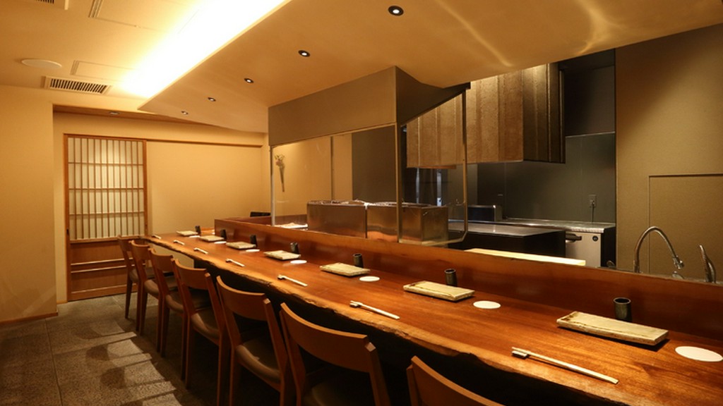 洗練された内装デザインと至福の料理で、心に残る特別な時間を