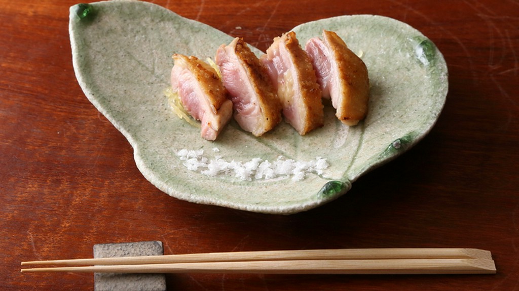 本来のおいしさを最大限に引き出した『鶏もも肉のタタキ』