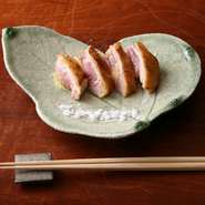 本来のおいしさを最大限に引き出した『鶏もも肉のタタキ』