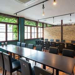 最大50名以上収容可能な広々とした宴会スペースを完備