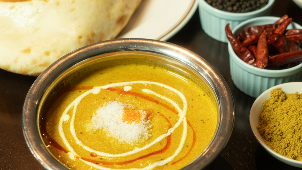 個性的でエキゾチックな風味が広がる『ココナッツチキンカレー』