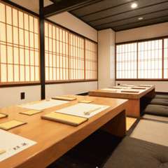 プライベートな空間でお食事をお愉しみいただける半個室