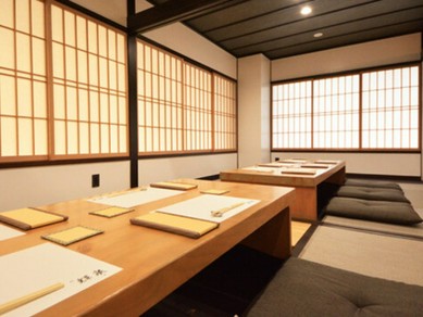 プライベートな空間でお食事をお愉しみいただける半個室