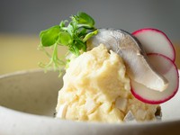 〆鯖を使用したポテトサラダ。日本酒の当てにもなる、人気の一品『さばのポテトサラダ』