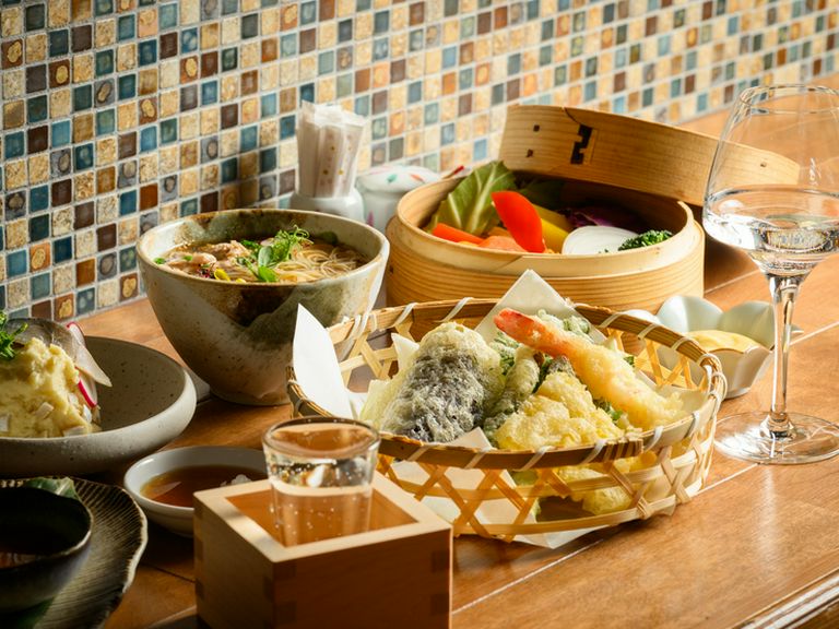 北海道産を中心に、旬の厳選食材を使用した季節ごとの料理を提供