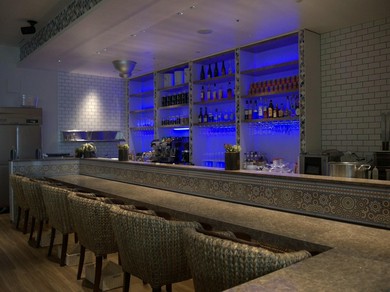 ディナーでは幻想的な光景も楽しめる、オシャレな空間