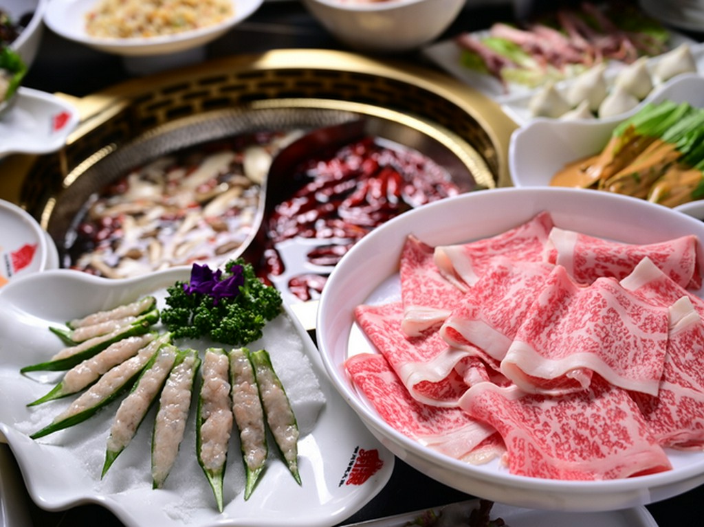 40種類以上の香辛料や漢方を使用した、四川伝統の味『火鍋』