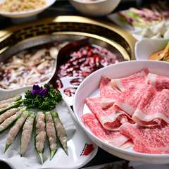 40種類以上の香辛料や漢方を使用した、四川伝統の味『火鍋』