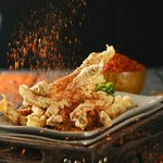 子どもから大人まで人気。スパイスが香る本場の味わい『豚バラ肉の柔らか揚げ』