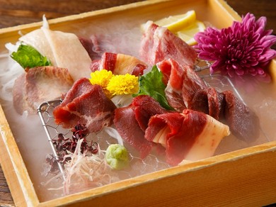 馬刺し極み10種盛り