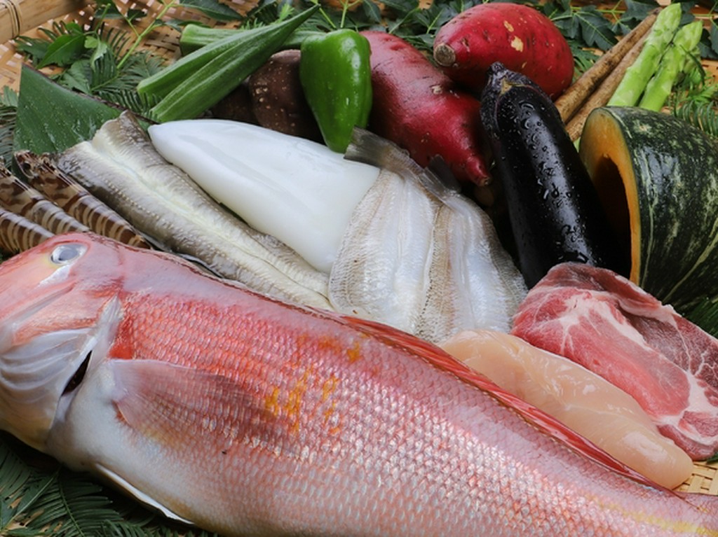 福岡を中心に、各地より選び抜かれた食材が彩る今宵のコース