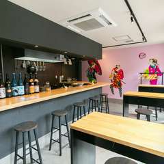 スタイリッシュでポップにまとめられている店内