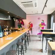 仕事帰りやちょっとした空き時間に、ふらっと立ち寄ることができます。おいしい和食とお酒を楽しみたいときにぴったり。友人や同僚と軽く一杯飲みながら、ゆっくり過ごせます。