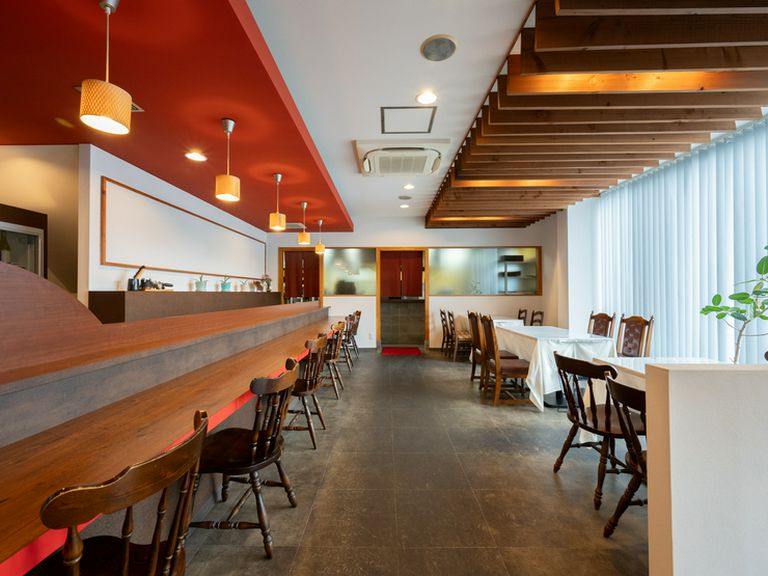 パートナーとの食事にも最適。個性豊かなメニューも見どころ