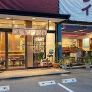 店舗での食事だけでなく、テイクアウトにも対応。お店で焼き上げた本格ピッツァをはじめ、お持ち帰りアラカルトで食卓を彩ってくれます。お店のこだわりメニューを自宅でも楽しんでみませんか。