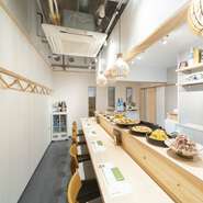 全席カウンター