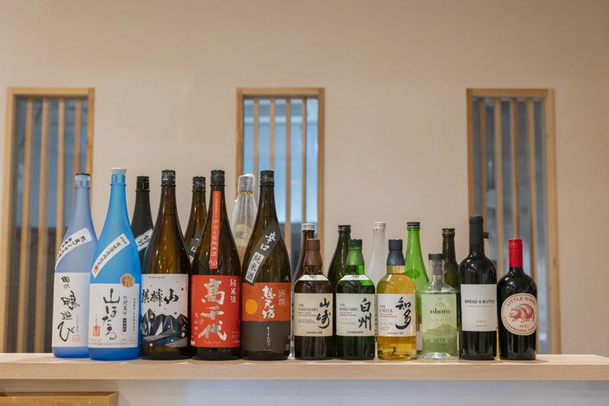 地酒や焼酎が料理のおいしさを際立たせる