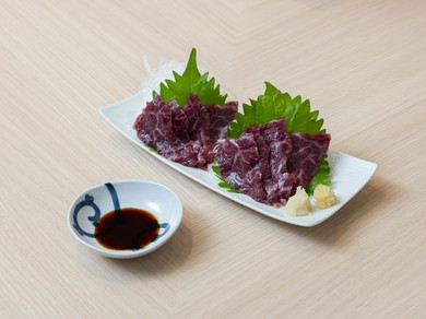 一口食べればとろけるような食感と豊かな風味が広がる『熊本産馬刺し　霜降り』