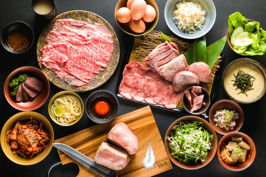 『一本たん助食べ放題コース』
130分 6,980円(7,678円)
盛り合わせ＋前菜＋逸品＋究極の一本たん＋食べ放題