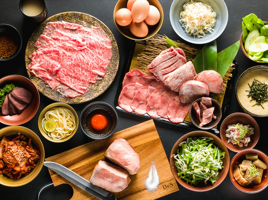 『一本たん助食べ放題コース』
130分 6,980円(7,678円)
盛り合わせ＋前菜＋逸品＋究極の一本たん＋食べ放題