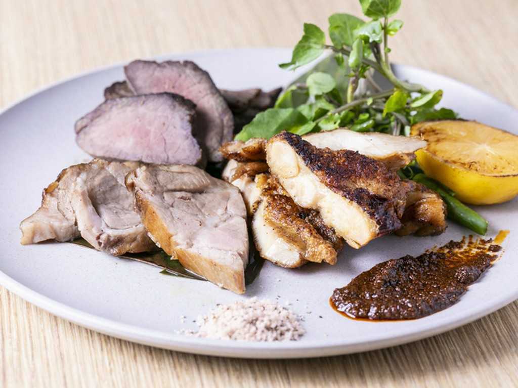 贅沢なグリルで堪能できる、沖縄県産3種の肉