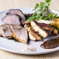 贅沢なグリルで堪能できる、沖縄県産3種の肉