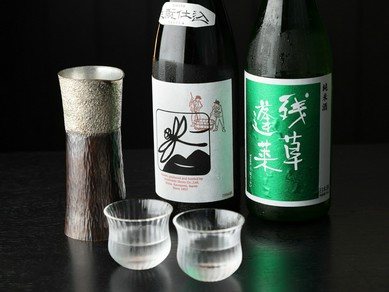 昼から鮨とともに日本酒を楽しむ
