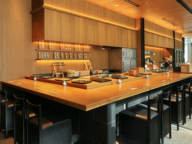 臨場感溢れるカウンター席で、“食”と“時間”を楽しむ