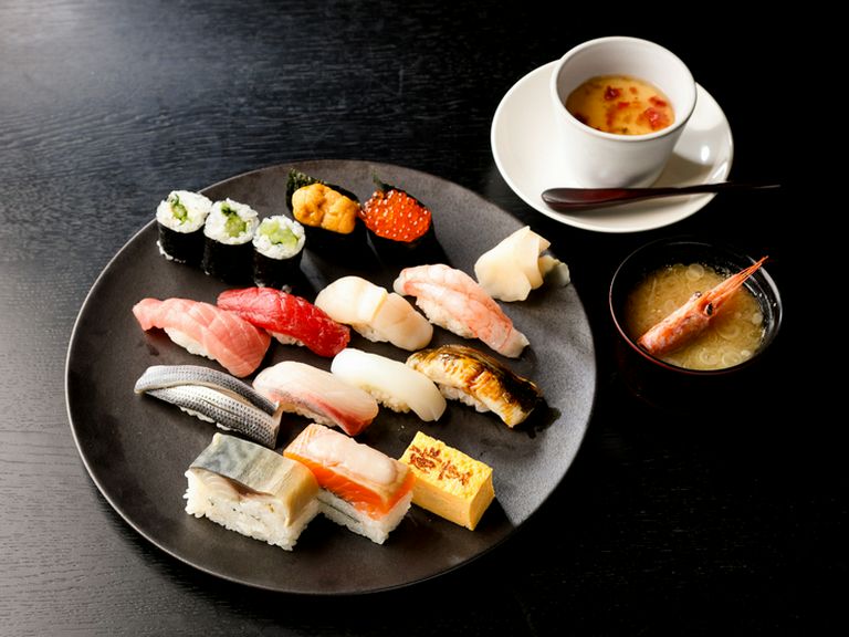 ランチ限定。多彩な鮨が手軽に楽しめる『海山-うんざん-』