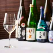 厳選した美酒の数々を傾けながら、その飲み口に身も心も酔いしれてみては。