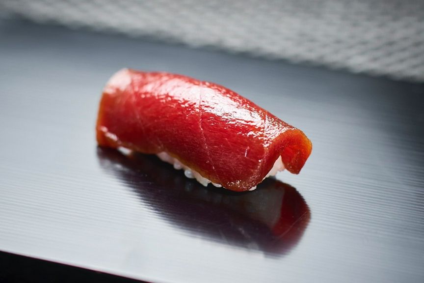 豊洲の老舗仲卸が扱う大間のマグロをはじめ、極上の食材が集う