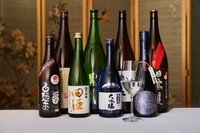 店の鮨と旬の皿に合う旨い酒を全国の銘酒から選りすぐり