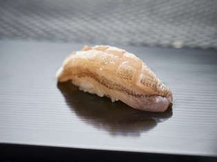 極上のネタと旨いシャリが生む一体感と味わいにうなる『握り』