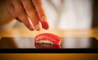 江戸前鮨に特化したコースで鮨屋のあるべき姿に徹する