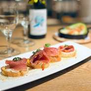 オシャレ料理と空間で、デート需要にも応えてくれるお店。ランチ・ディナーと、メニューのバリエーションも多彩なため、その日の気分にあった楽しみ方を提案できます。