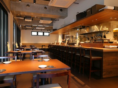 初めてでも気兼ねなく利用できる、オシャレかつオープンな空間