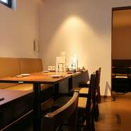 店内には4～6名で利用できる個室も完備。プライベートな個室は、接待などのビジネスだけでなく、女子会にも利用可能です。いつもと違う【SORA to 大地】で女子会を楽しみたい、そんな場面での利用もオススメです。