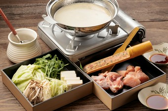 満足度抜群「種鶏もも肉炙り焼きと水炊き鍋のコース」