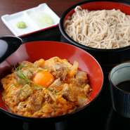 ・親子丼とお蕎麦のセット
・炙り親鶏カレーとお蕎麦のセット
・炙り鶏照り焼き丼とお蕎麦のセット
※冷たいお蕎麦で提供いたします。ご希望により、温かいおつゆも承ります。
※ご飯大盛り承ります。