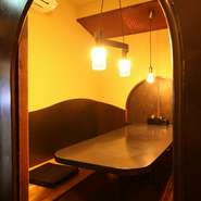 シチュエーションに応じて利用できる個室は、接待など特別な日にも心強い味方。食にも空間にもクオリティを求めたい、大切なゲストへのおもてなしにも重宝できるお店です。