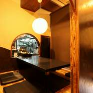 友人たちとの普段の飲み会から、歓送迎会などのイベントまで、3つの個室は大小規模の宴会に活躍。ドリンクメニューも、日本酒・焼酎・オーガニックワイン等、野菜に合わせて和酒洋酒と厳選されています。