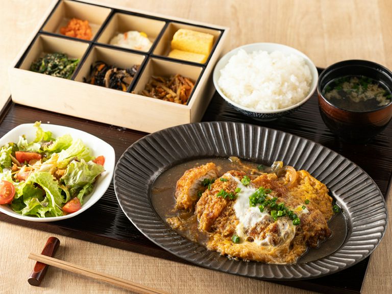 素麺以外のフードメニューもオススメ。選べる『絆定食』