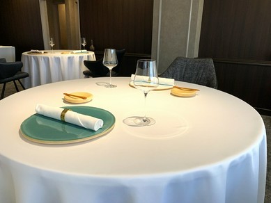 落ち着いた大人の雰囲気で二人の時間を