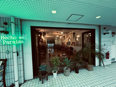 アンティーク家具でのおしゃれなお食事を♪