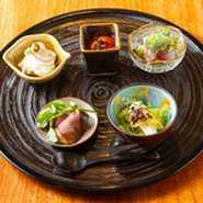 旬果と木の実の白和え
海の幸のフレンチ南蛮漬け
マキノさんの黒平豆のすりながし
鴨のパテ
蒸しアワビ