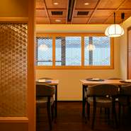 新潟県産の豊かな風味を持つ日本酒が充実しているのが魅力。厳選された米と水を使用した地酒は、滑らかな口当たりとさっぱりとした後味が特長です。温かなもてなしにも定評があり、接待や会食にオススメ。